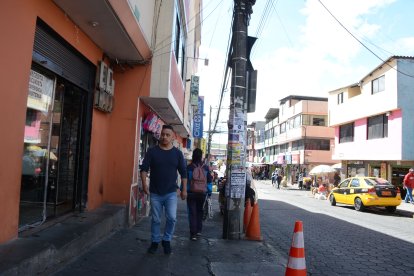 La peluquería donde ocurrió la matanza abrió sus puertas, pero nadie quiere hablar.