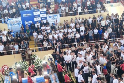 En el Coliseo Tohalli se efectuó la misa de cuerpo presente.