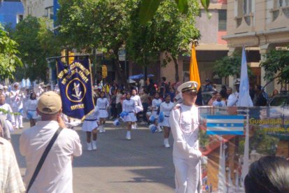 Desfile cívico por la Fundación de Guayaquil.
