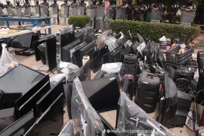 También se hallaron televisores, parlantes y aires acondicionados.