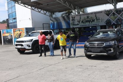 Dalember Lara (amarillo) sería quien disparó a los policías. Franklin Chávez, quien daba las armas.
