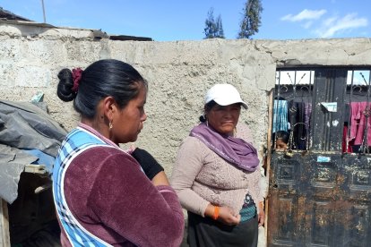 Vecinos se están organizado para hacer una rifa solidaria a favor de la niña y su mamita.