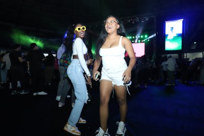 Kisha Gruezo y su amiga Naomi García no pararon de gritar de la emoción