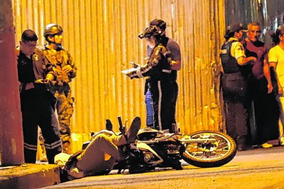 César Icaza se movilizaba en una motocicleta, escoltaba el taxi en que iba Miguel Santos.