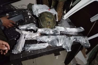 Armas cortas y largas fueron halladas en la intervención.