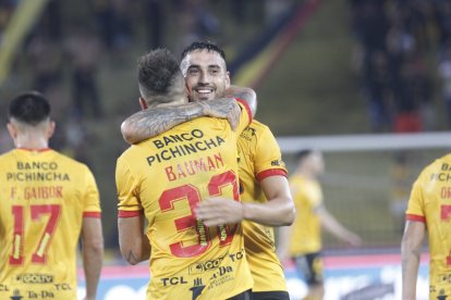 Francisco David Fydriszewski y Bauman festejando el primer gol del Polaco.