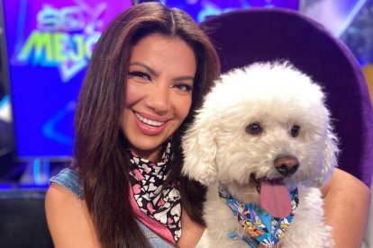 Samantha Grey y su traviesa mascota Loty