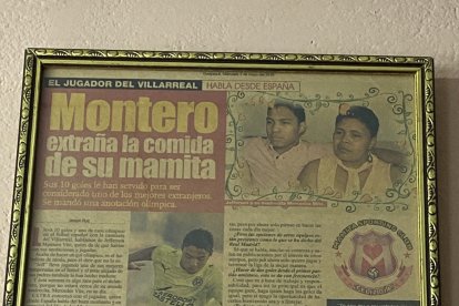 Nelly Vite enmarcó y guardó el primer reportaje que le hizo EXTRA a Montero.