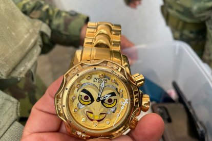 Este reloj con diseño alusivo al Joker está avaluado en al menos mil dólares.