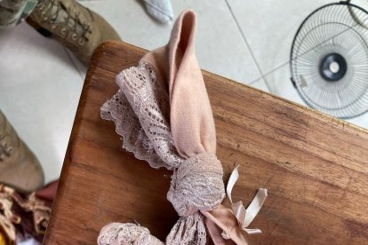 Un reo mostró a un uniformado lo que hace para tratar de evitar que lo traicionen.