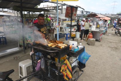 El olor a tripita hace dar hambre en el Bernabéu. Livingston Toala es el anfitrión.