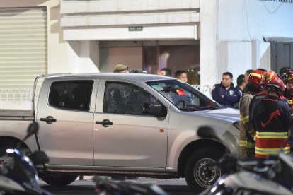 El candidato a la Presidencia de la República fue atacado cuando se embarcó en una camioneta.