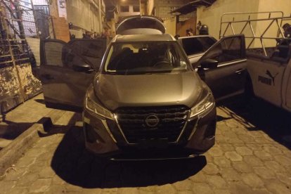 Este es el vehículo encontrado en el inmueble donde estaban los seis sospechosos detenidos.