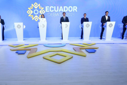 Siete candidatos exponen sus ideas en debate organizado por el CNE.