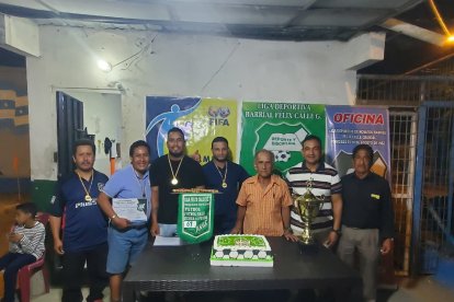 La directiva de la Liga Félix Calle tuvo una sesión por el aniversario.