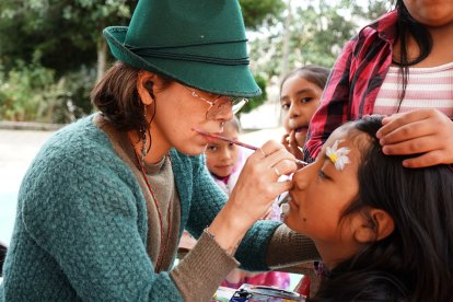 Los pequeños disfrutaron también de una actividad de caritas pintadas.