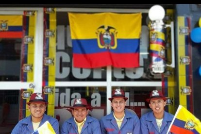 En su local de Urdesa, siempre celebra las fechas célebres e históricas.