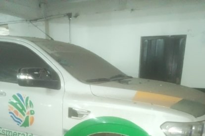 Uno de los artefactos estalló en el garaje de la dependencia.