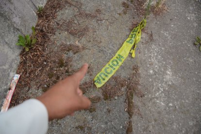 En la escena han quedado indicios del falso operativo que montaron.