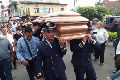 Las calles de Daule se llenaron de decenas de ciudadanos que le dieron el último adiós a Ronquillo.