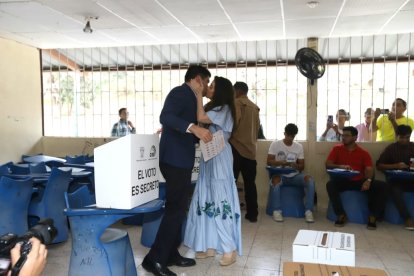 El candidato Sonnenholzner en compañía de su esposa