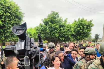 La candidata Luisa González ejerció su derecho al voto en medio de un estricto operativo de seguridad