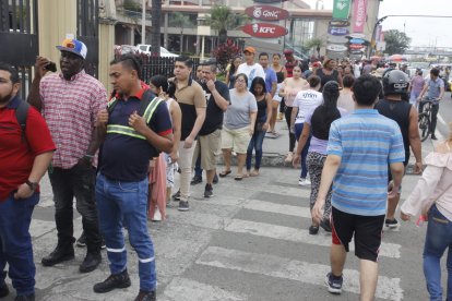 Hasta Las Terrazas llegaba la cola.