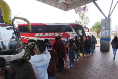 El movimiento en la terminal de buses.