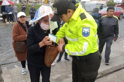 Había orden en los recintos electorales de Cuenca.