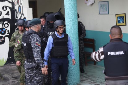 Christian Zurita fue escoltado por un fuerte contingente militar y policial.