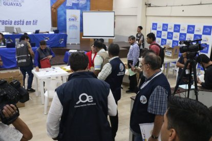 Observadores internacionales en el CNE.
