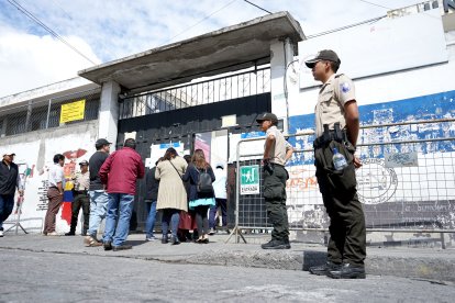 La Unidad Educativa Luxemburgo en el centro de Carapungo, norte de Quito, fue uno de los recintos electorales elegidos.