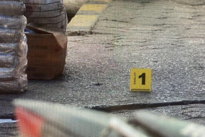 Los delincuentes utilizaron un arma tipo pistola, calibre 9 milímetros.