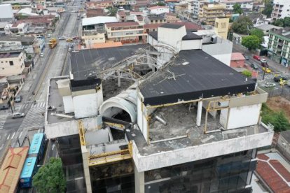 Vista aérea del edificio abandonado ubicado entre las calles Luque y Tulcán.