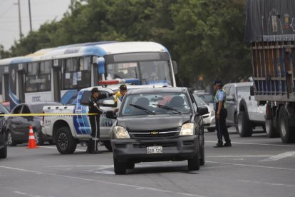 Guardias personales iban en esta camioneta y repelieron el ataque.