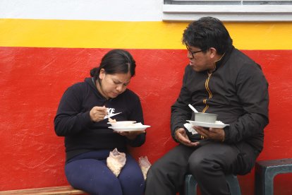 Las personas llegan a degustar el producto solas, en pareja o en grupos.