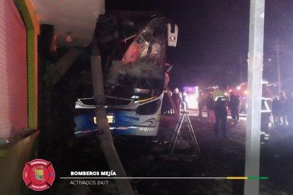 A la emergencia acudieron seis bomberos del cantón Mejía.