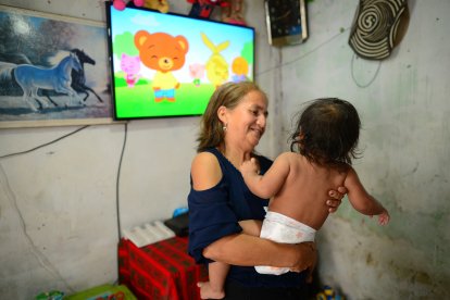 También disfruta de la compañía de sus nietos en sus ratos libres.