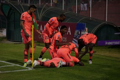 Gabriel Cortez puso la primera para Barcelona.