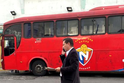 El bus de El Nacional estuvo a punto de ser embargado por deuda.