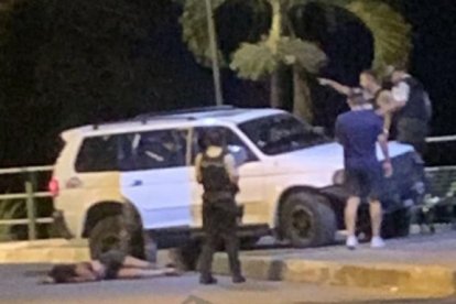 Las víctimas iban a bordo de este vehículo blanco.