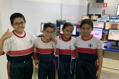 Néstor Dávila,  Jean Pierre Valarezo, Sofía Pincay y Victoria Muñoz (de izq. a der.) son los 4 niños que desarrollan la el programa de ayuda.