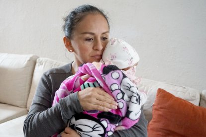 Para cuidar a Camila, Marjorie Flores tuvo que renunciar a su trabajo.