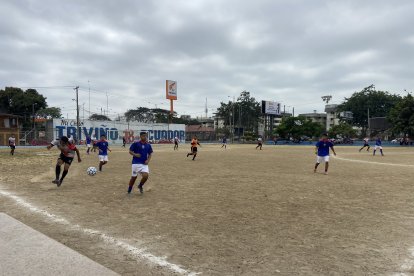 El fútbol de la Liga Félix Calle se lo juega en la cancha que está en la Av. 25 de Julio y Perimetral
