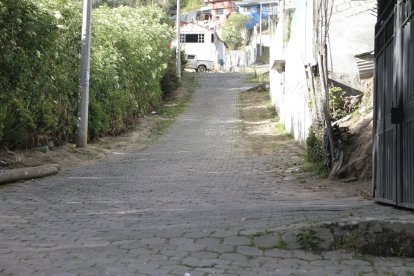 El Pasaje A es la única vía de acceso que existe en este sector.
