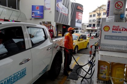 En Azuay escaseaba el combustible.