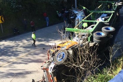 El vuelco de un tráiler en la vía Cuenca-Loja se saldó con víctimas.