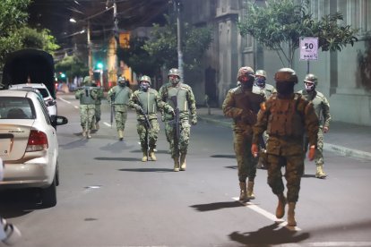 Personal de las Fuerzas Armadas acudió a las escenas, para brindar seguridad.