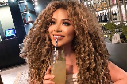 Blanka Sttroner prefiere tomarse unos cocteles con su novio y amigas.