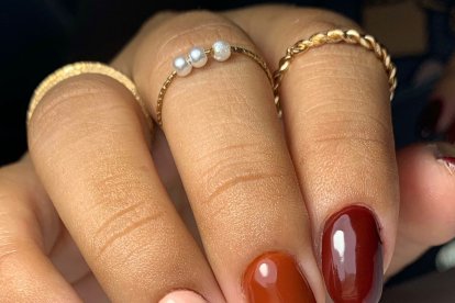 Profesiones artísticas. Los cantantes, actrices y diseñadoras de moda tienen una licencia para jugar con los colores. Las uñas se deben acoplar a su personalidad.